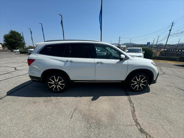 Photo of 2019 White Diamond Pearl Honda Pilot