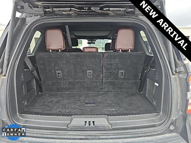 Photo of 2024 Agate Black Metallic Ford Expedition