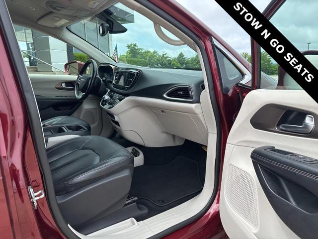 Photo of 2019 Velvet Red Pearlcoat Chrysler Pacifica