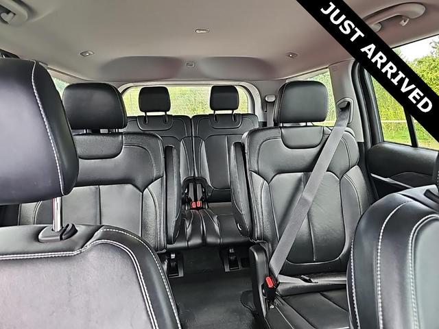 Photo of 2022 Velvet Red Pearlcoat Jeep Grand Cherokee L