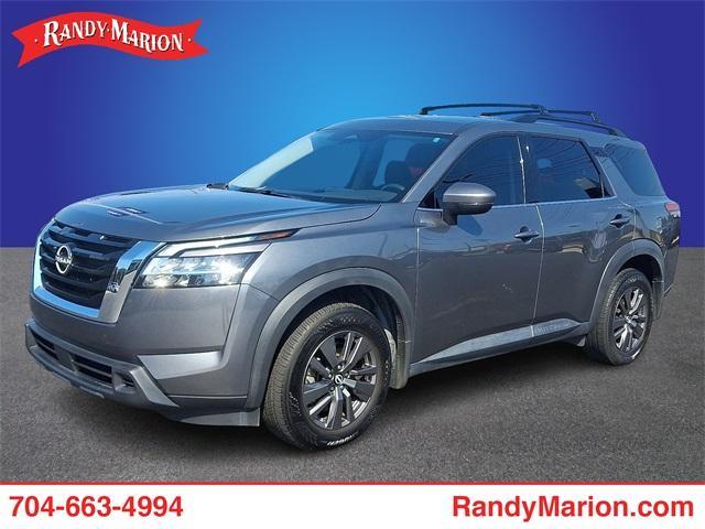 Photo of 2022 Gun Metallic Nissan Pathfinder