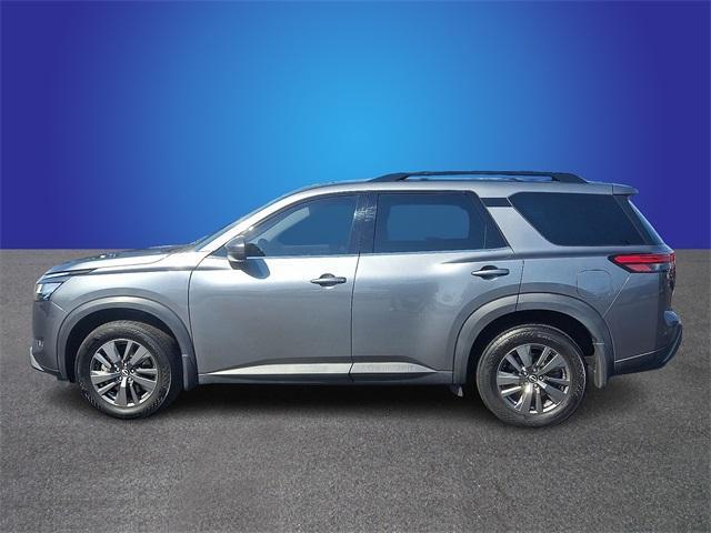 Photo of 2022 Gun Metallic Nissan Pathfinder