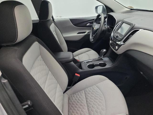 Photo of 2018 Silver Ice Metallic Chevrolet Equinox