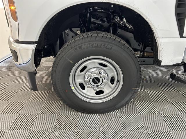 Photo of 2025 Oxford White Ford F-250