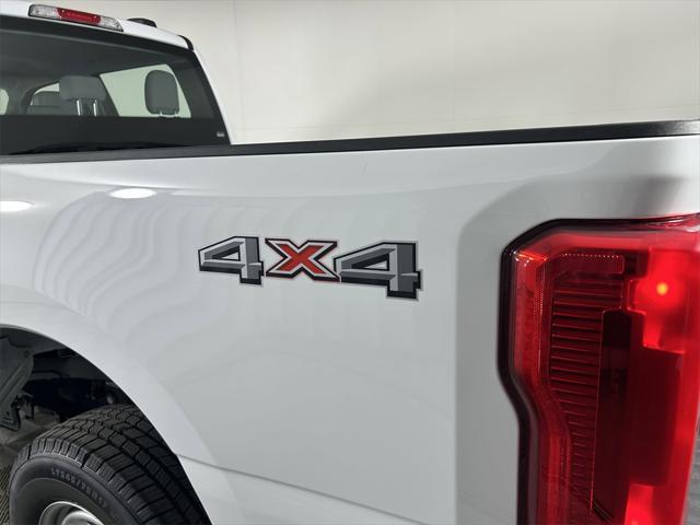 Photo of 2025 Oxford White Ford F-250