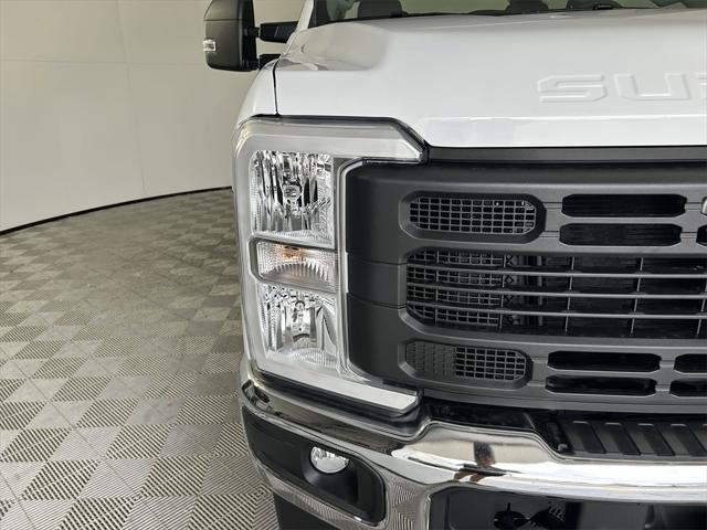 Photo of 2025 Oxford White Ford F-250