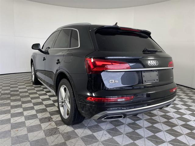 Photo of 2021 Mythos Black Metallic Audi Q5