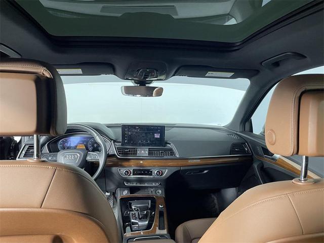 Photo of 2021 Mythos Black Metallic Audi Q5