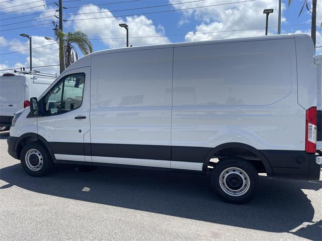 Photo of 2025 Oxford White Ford Transit-250