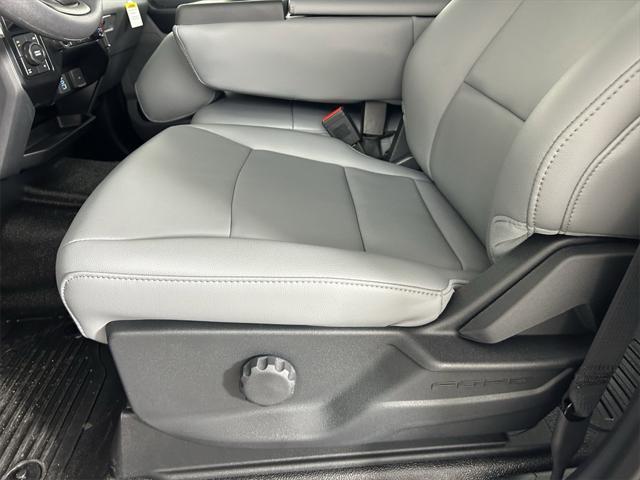 Photo of 2025 Oxford White Ford F-250