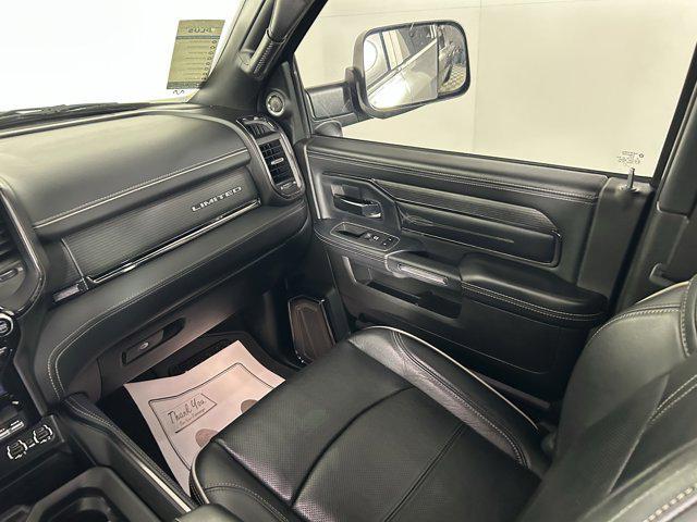 Photo of 2022 Granite Crystal Metallic Clearcoat RAM 3500