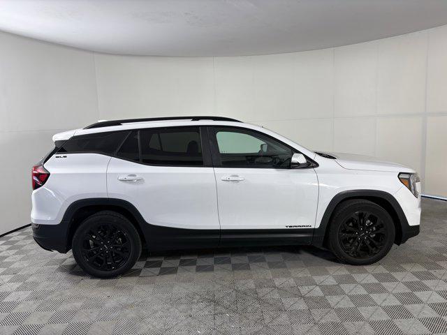 Photo of 2022 Summit White GMC Terrain