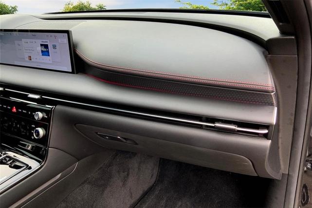 Photo of 2025 Vik Black Genesis G80