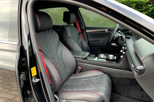 Photo of 2025 Vik Black Genesis G80