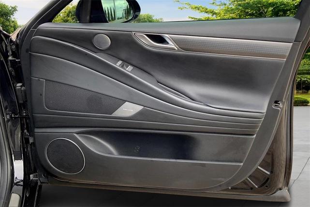 Photo of 2025 Vik Black Genesis G80