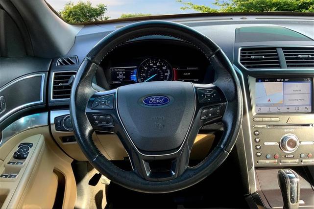 Photo of 2017 White Platinum Tri-Coat Metallic Ford Explorer