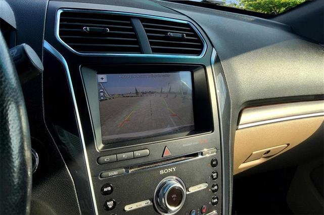 Photo of 2017 White Platinum Tri-Coat Metallic Ford Explorer