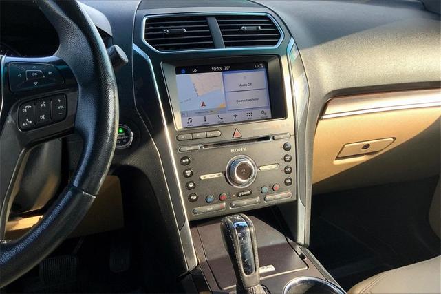 Photo of 2017 White Platinum Tri-Coat Metallic Ford Explorer