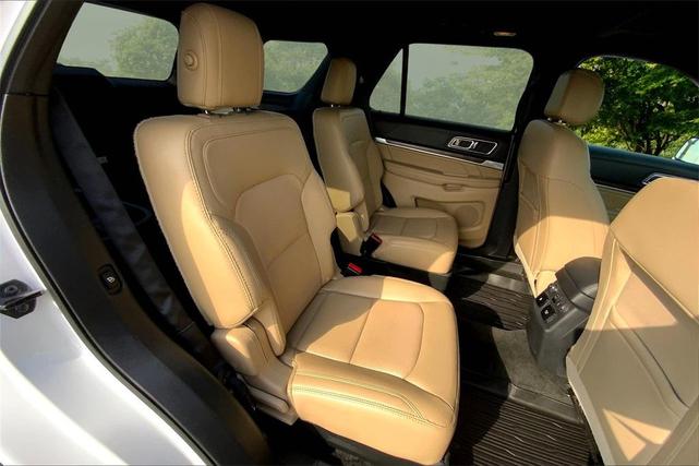 Photo of 2017 White Platinum Tri-Coat Metallic Ford Explorer