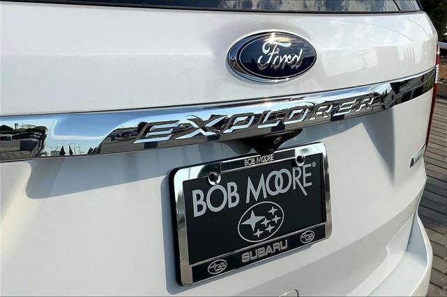 Photo of 2017 White Platinum Tri-Coat Metallic Ford Explorer