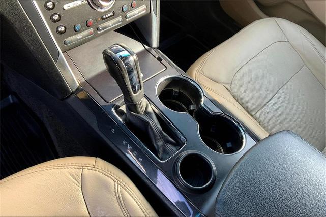 Photo of 2017 White Platinum Tri-Coat Metallic Ford Explorer
