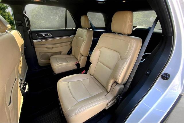Photo of 2017 White Platinum Tri-Coat Metallic Ford Explorer