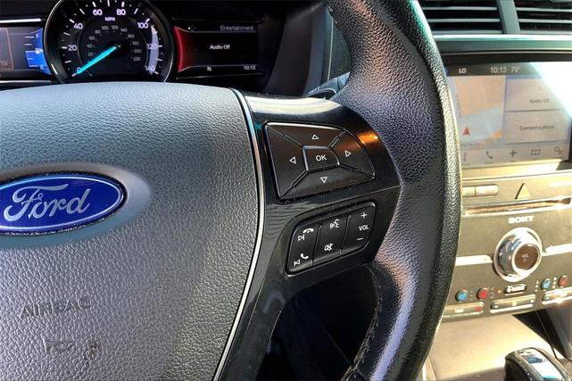 Photo of 2017 White Platinum Tri-Coat Metallic Ford Explorer
