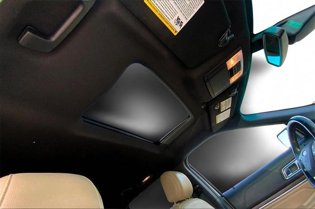 Photo of 2017 White Platinum Tri-Coat Metallic Ford Explorer