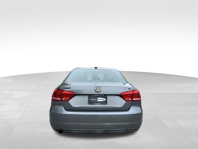 Photo of 2015 Platinum Gray Metallic Volkswagen Passat