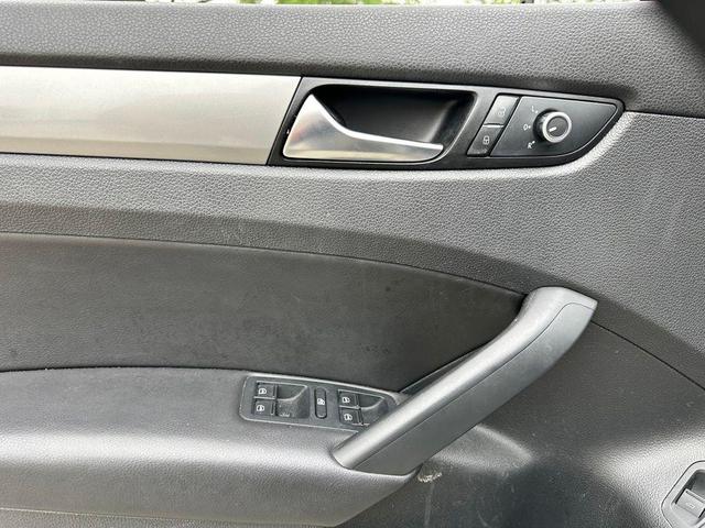 Photo of 2015 Platinum Gray Metallic Volkswagen Passat