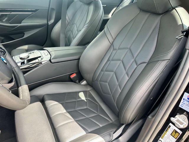 Photo of 2024 Black Sapphire Metallic BMW 530