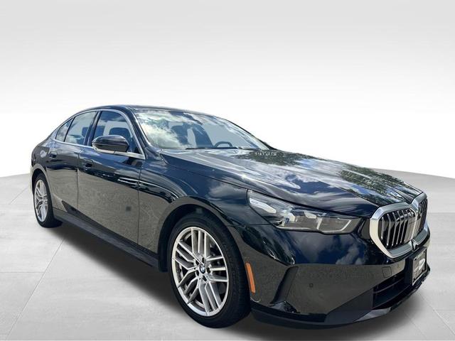 Photo of 2024 Black Sapphire Metallic BMW 530