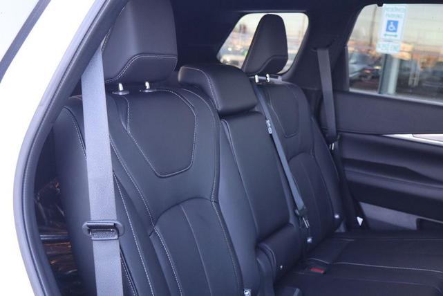 Photo of 2025 Majestic White INFINITI QX60