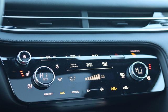 Photo of 2025 Majestic White INFINITI QX60