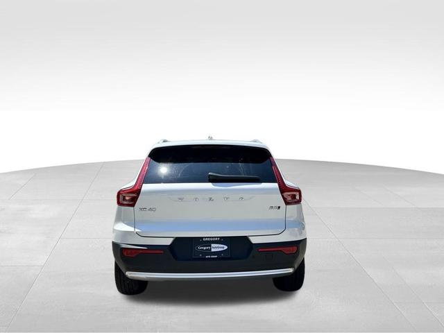 Photo of 2025 Crystal White Pearl Volvo XC40