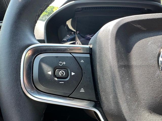 Photo of 2025 Crystal White Pearl Volvo XC40