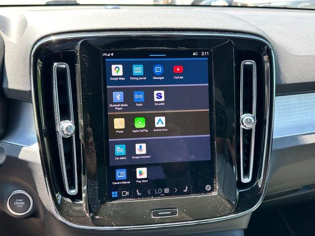 Photo of 2025 Crystal White Pearl Volvo XC40