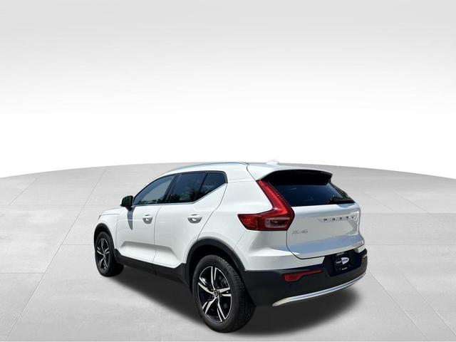 Photo of 2025 Crystal White Pearl Volvo XC40