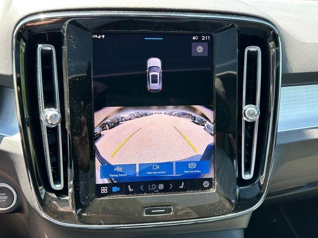 Photo of 2025 Crystal White Pearl Volvo XC40