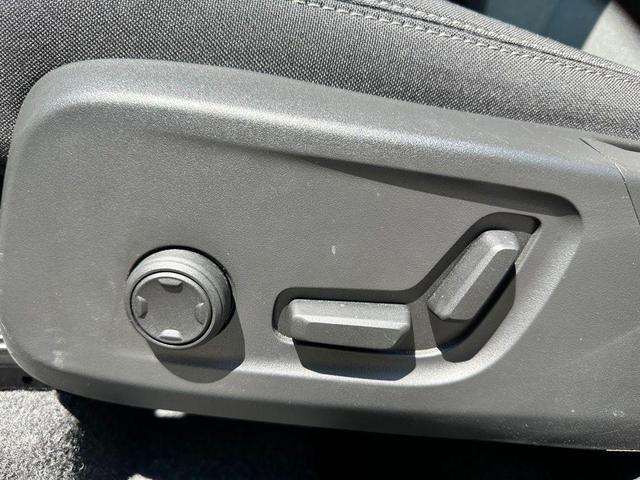 Photo of 2025 Crystal White Pearl Volvo XC40