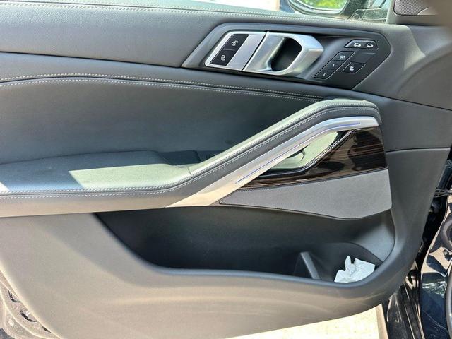 Photo of 2025 Carbon Black Metallic BMW X6