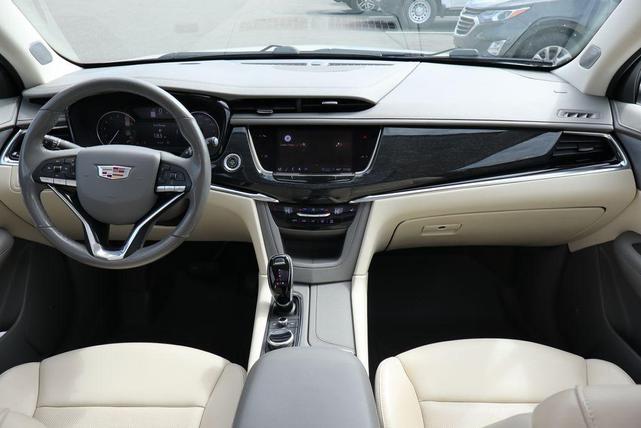 Photo of 2022 Crystal White Tricoat Cadillac XT6