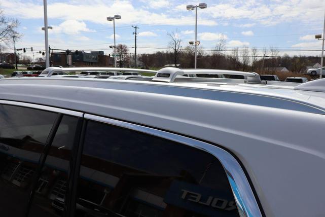 Photo of 2022 Crystal White Tricoat Cadillac XT6