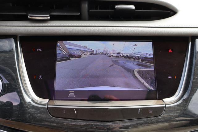 Photo of 2022 Crystal White Tricoat Cadillac XT6