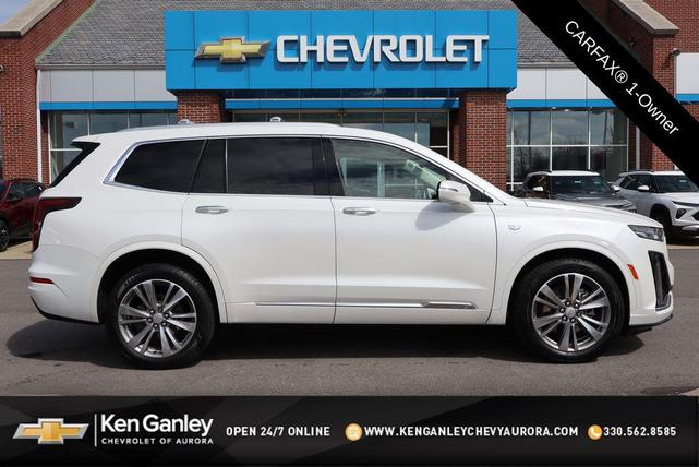 Photo of 2022 Crystal White Tricoat Cadillac XT6