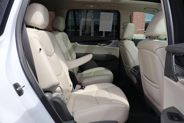 Photo of 2022 Crystal White Tricoat Cadillac XT6