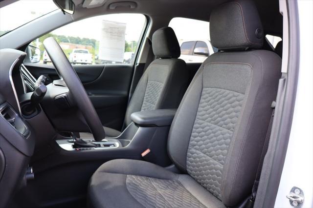 Photo of 2018 Summit White Chevrolet Equinox