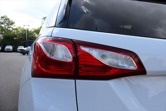 Photo of 2018 Summit White Chevrolet Equinox