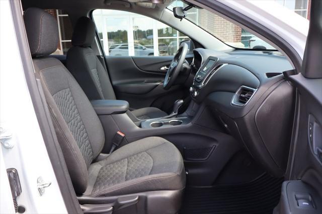 Photo of 2018 Summit White Chevrolet Equinox