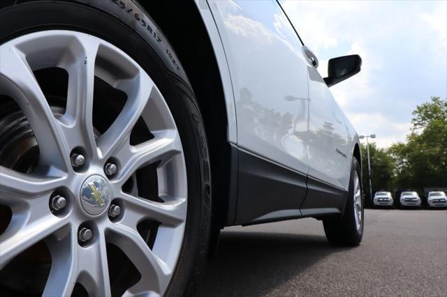 Photo of 2018 Summit White Chevrolet Equinox